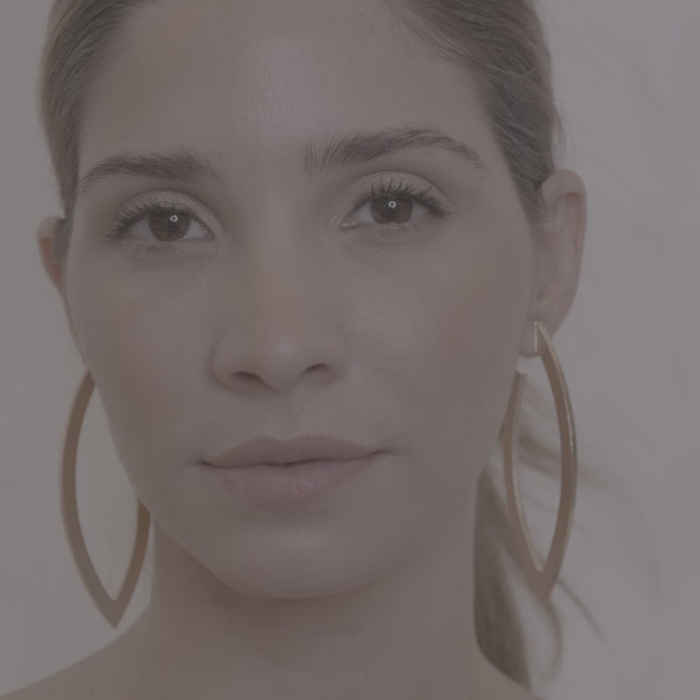 
                      
                        Load and play video in Gallery viewer, Africa, 18k high quality Gold Filled Earrings, Hand made in Brazil
                      
                    