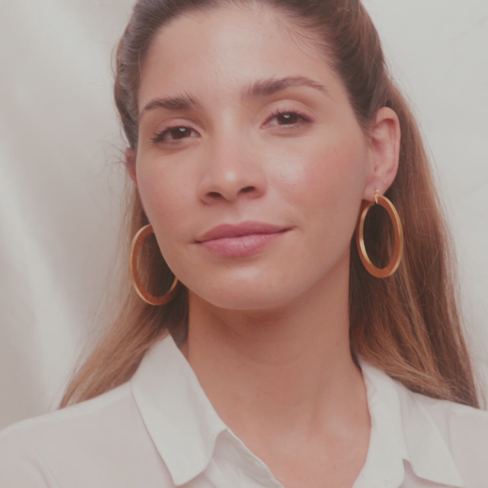 
                      
                        Load and play video in Gallery viewer, Dominicana, 18k high quality Gold Filled Earrings, Hand made in Brazil
                      
                    