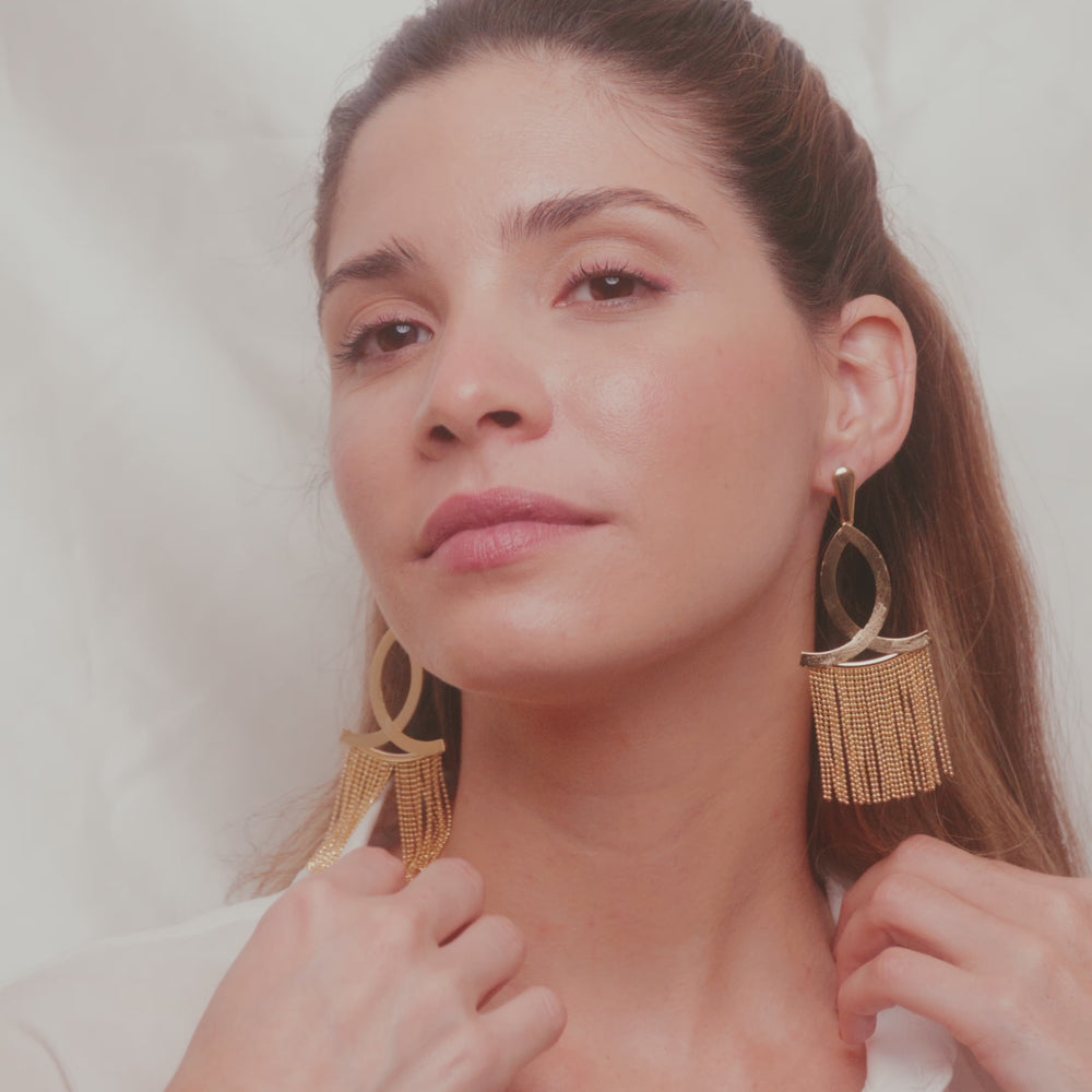 
                      
                        Load and play video in Gallery viewer, Artemisa, 18k high quality Gold Filled Earrings, Hand made in Brazil
                      
                    