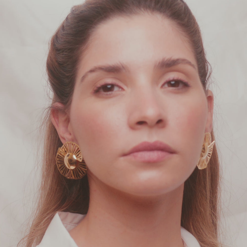 
                      
                        Load and play video in Gallery viewer, Alhambra, 18k high quality Gold Filled Earrings , Hand made in Brazil
                      
                    