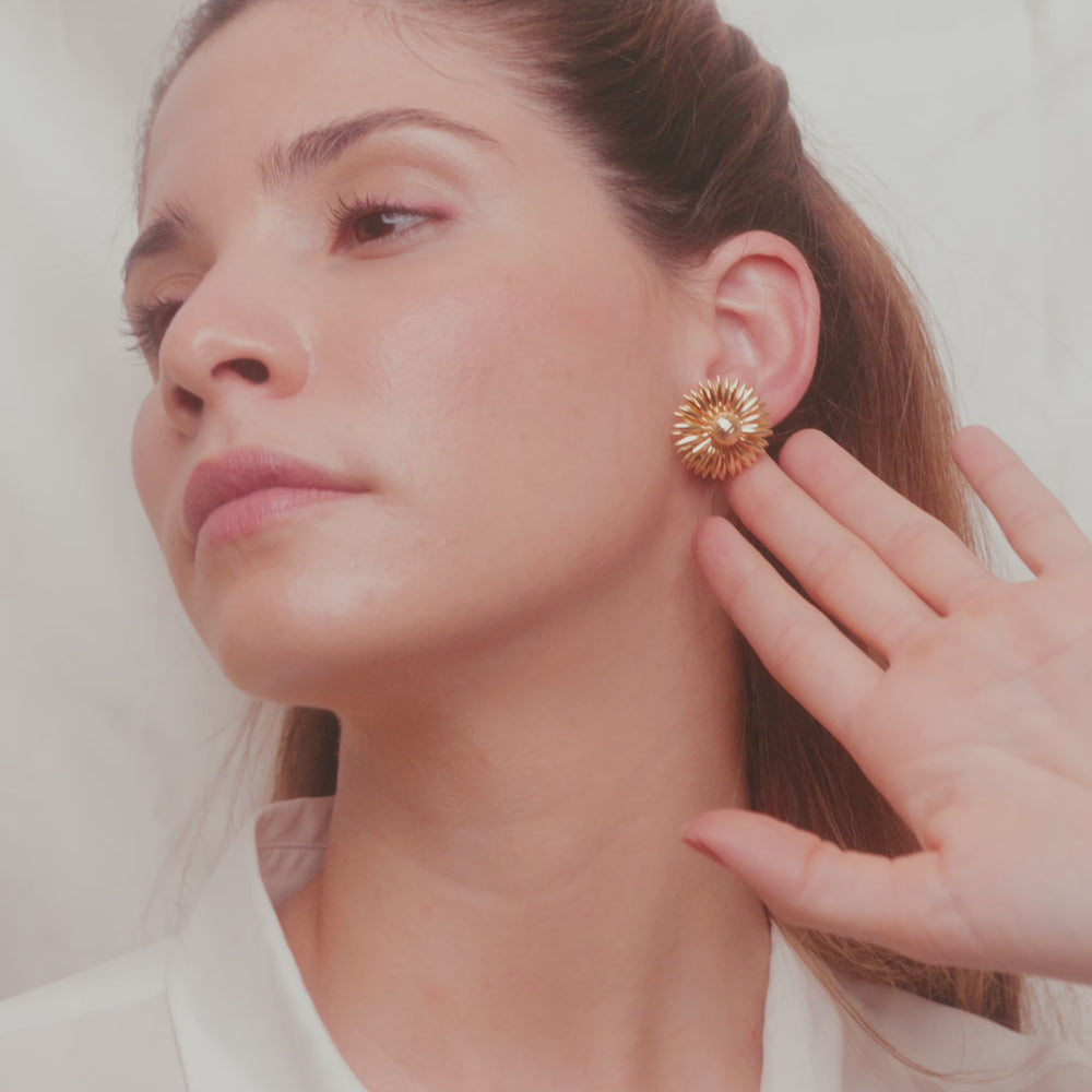 
                      
                        Load and play video in Gallery viewer, Gabrielle, 18k high quality Gold Filled Earrings, Hand made in Brazil
                      
                    