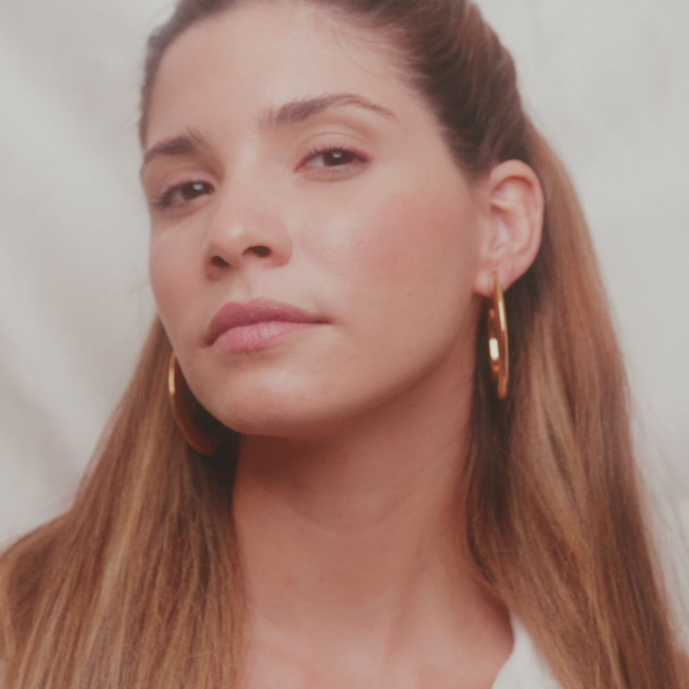 
                      
                        Load and play video in Gallery viewer, Telmis, 18k high quality Gold Filled Earrings, Hand made in Brazil
                      
                    