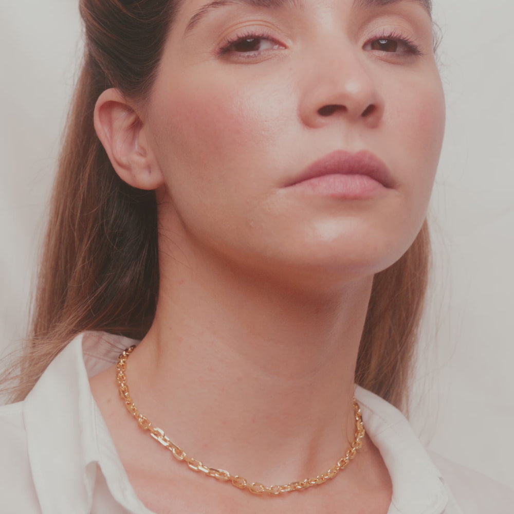 
                      
                        Load and play video in Gallery viewer, Ari, 18k high quality Gold Filled Necklace, Hand made in Brazil
                      
                    