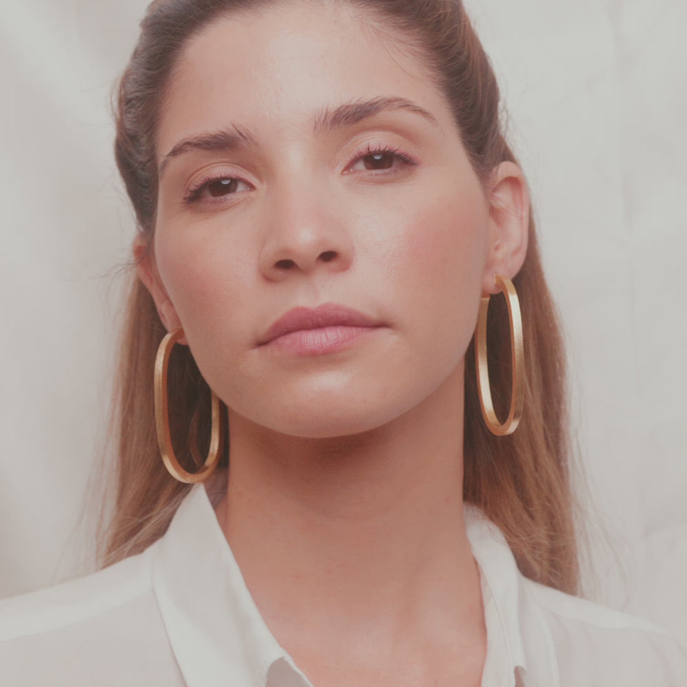
                      
                        Load and play video in Gallery viewer, Atenas, 18k high quality Gold Filled Earrings, Hand made in Brazil
                      
                    